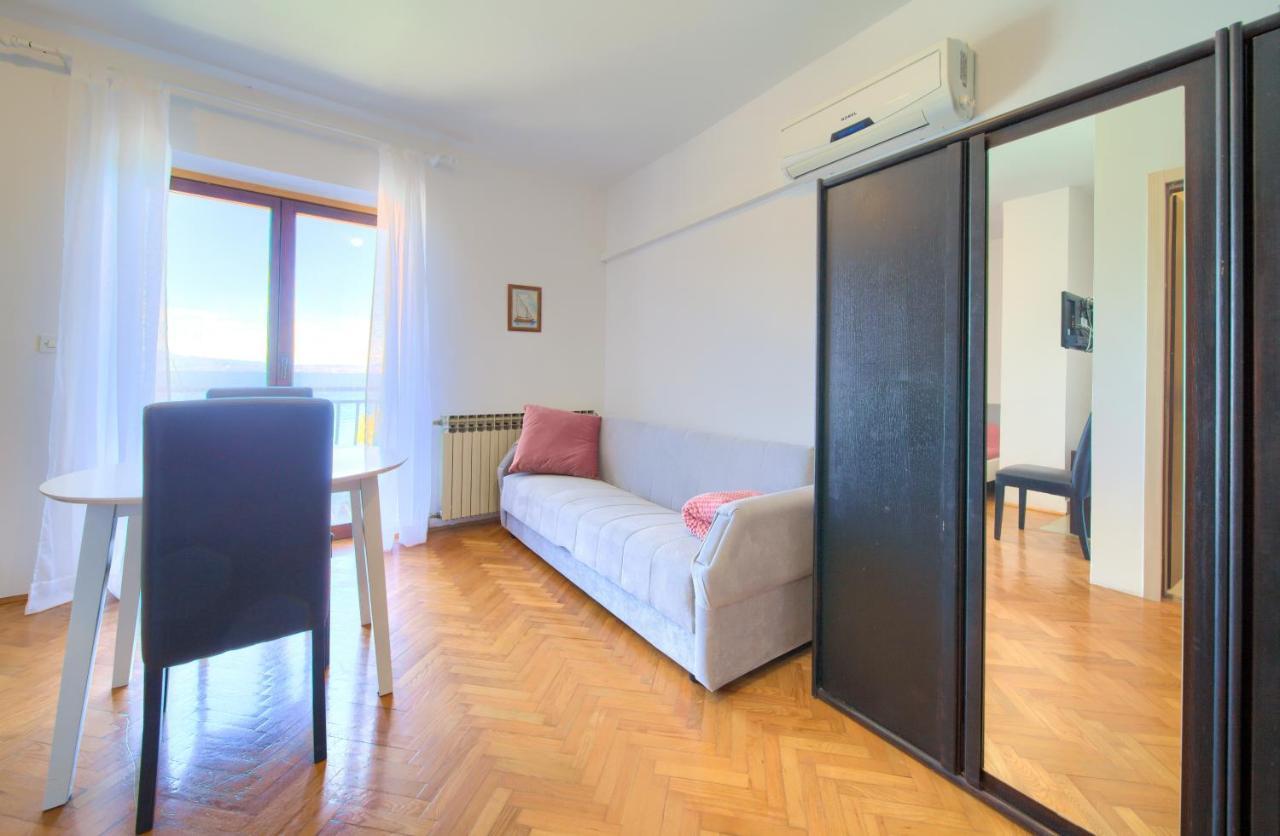 Apartments Dundo Njivice Extérieur photo