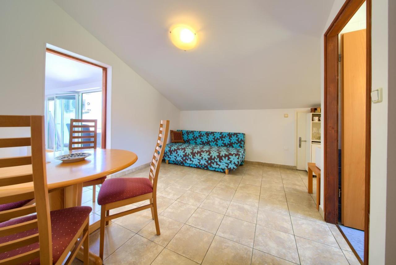 Apartments Dundo Njivice Extérieur photo