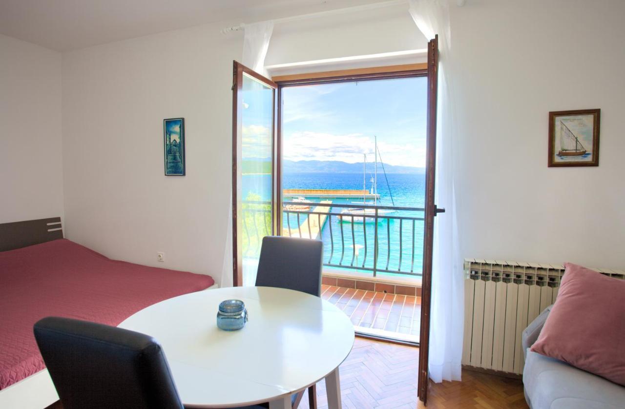 Apartments Dundo Njivice Extérieur photo
