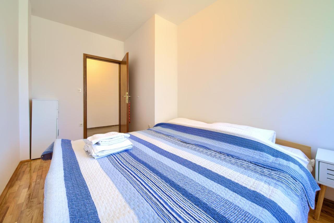 Apartments Dundo Njivice Extérieur photo