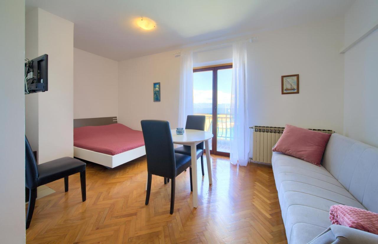 Apartments Dundo Njivice Extérieur photo
