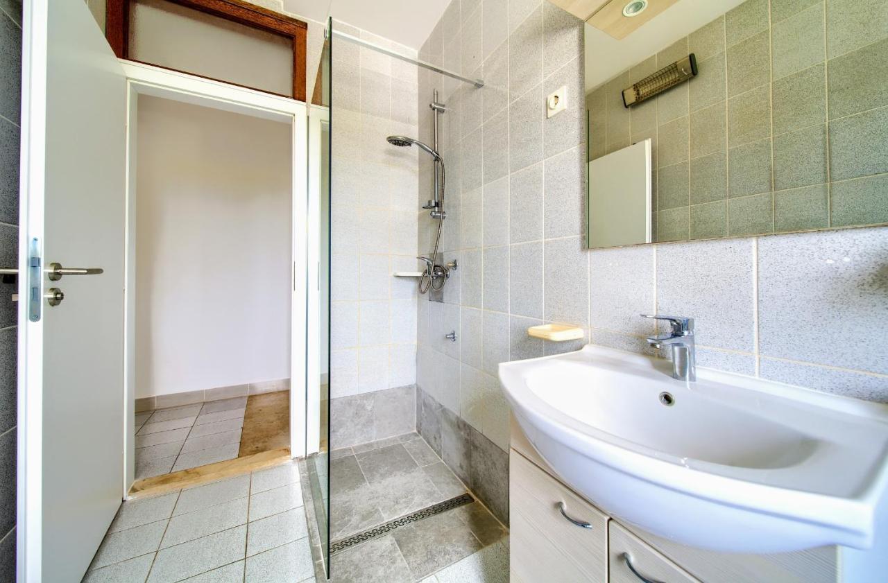 Apartments Dundo Njivice Extérieur photo