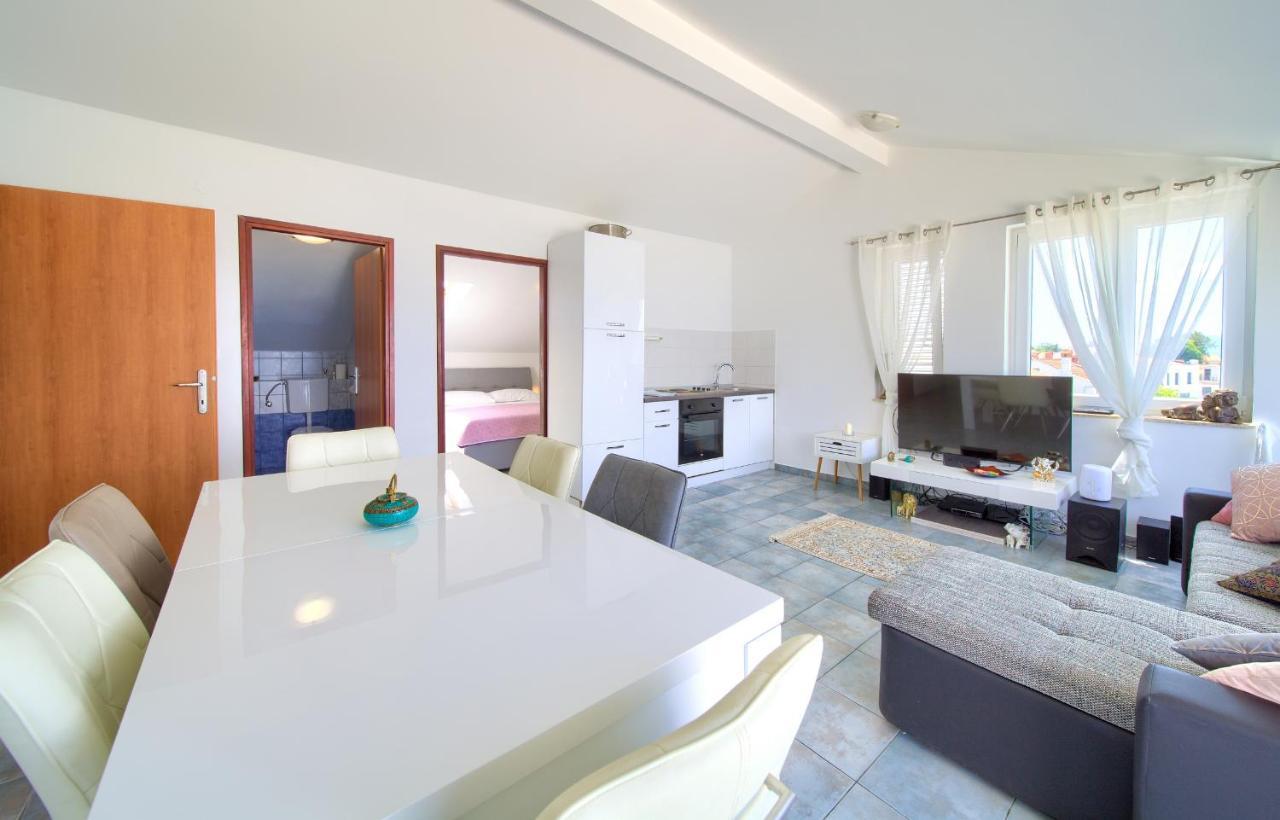 Apartments Dundo Njivice Extérieur photo