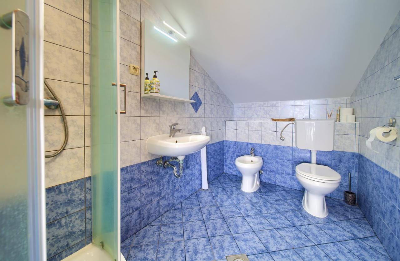 Apartments Dundo Njivice Extérieur photo