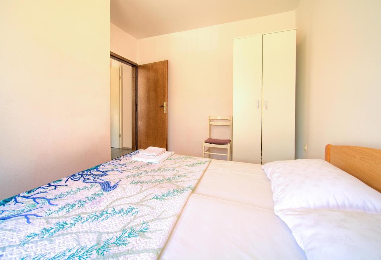 Apartments Dundo Njivice Extérieur photo