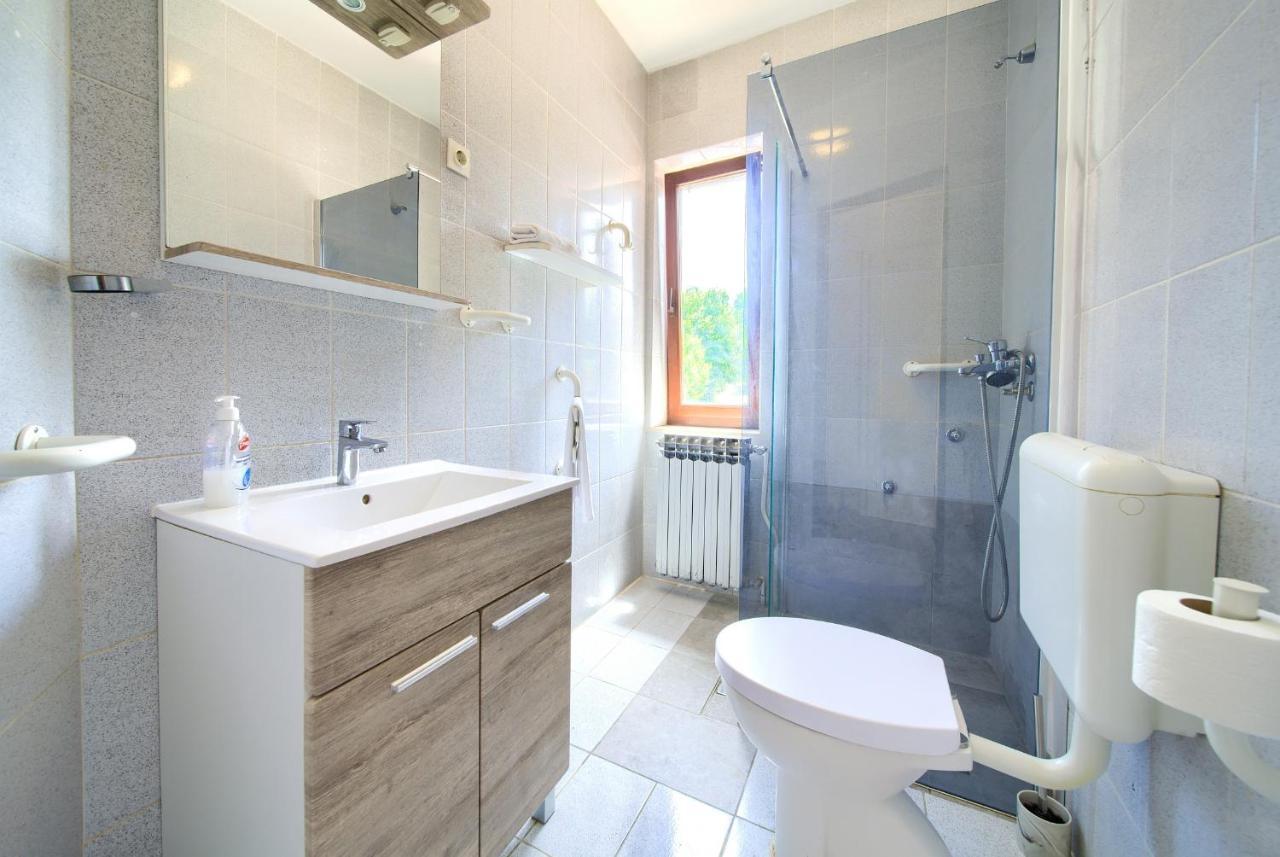 Apartments Dundo Njivice Extérieur photo