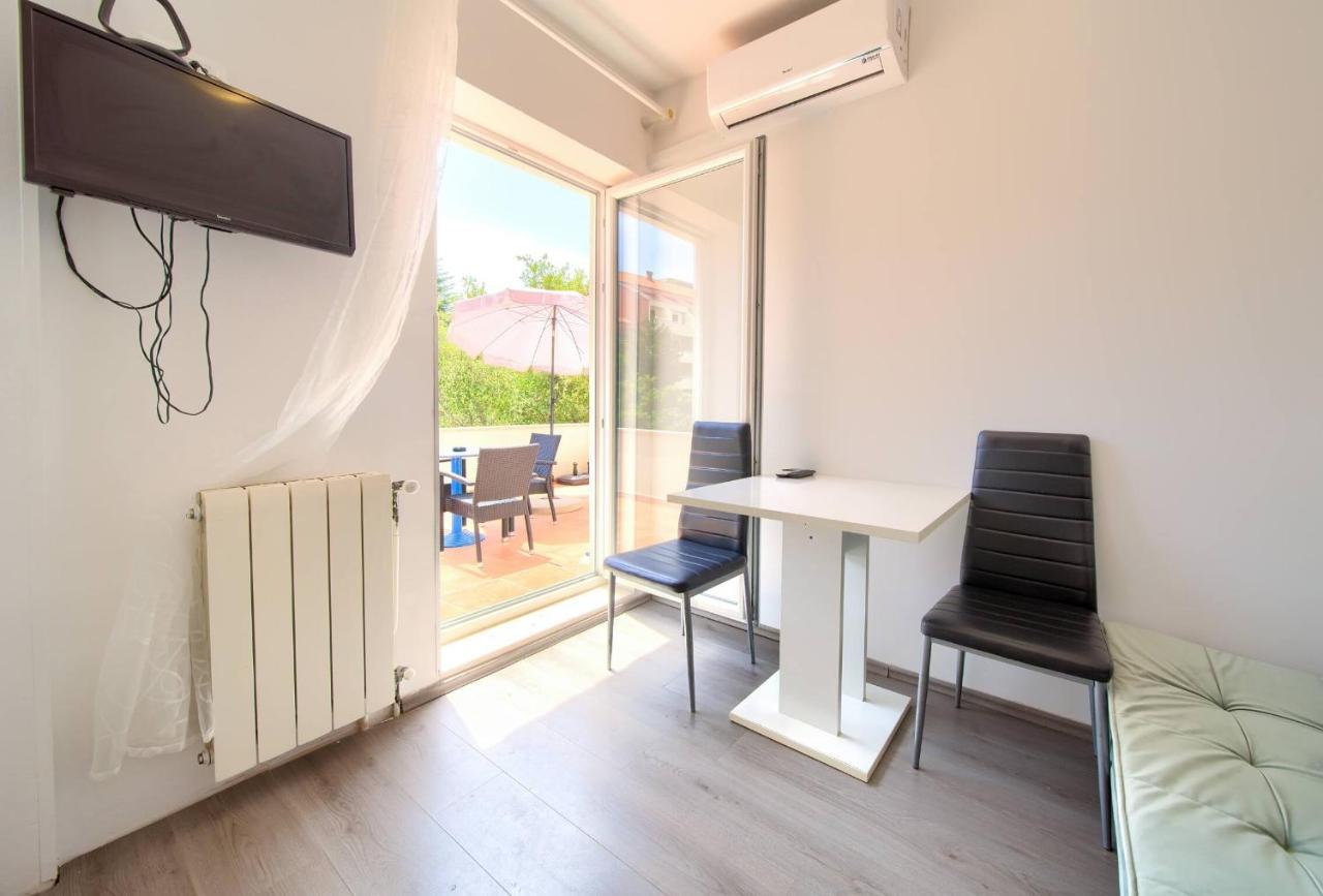 Apartments Dundo Njivice Extérieur photo